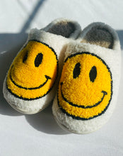 Load image into Gallery viewer, Smiley Face Slippers - Yellow
